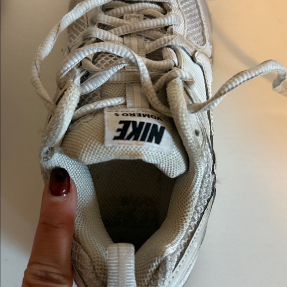 Nike Bundle (3 Pairs) – Size 1Y + 1.5Y | V2K Run | Vomero 5 - Picture 14 of 15